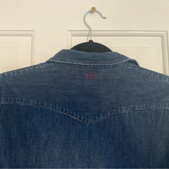 Levi’s Dark Wash Snap Button Shirt - Picture 4 of 9